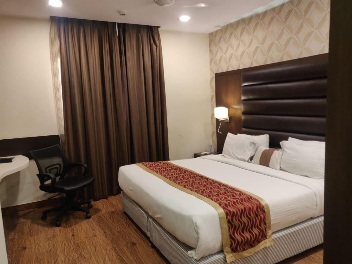 Hotel Casaya Inn Chinhat Exteriér fotografie