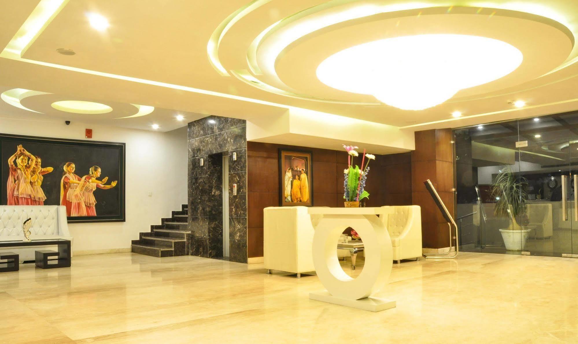 Hotel Casaya Inn Chinhat Exteriér fotografie
